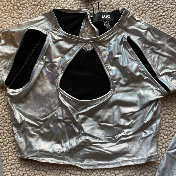 Ego- Long Sleeve Keyhole Cut Out Crop Top, SIZE: US 2, UK 6 - Picture 5 of 6